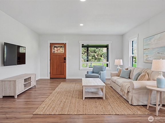 4th image of 214 Riverside Drive