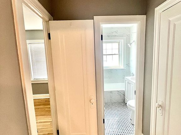 4th image of 127-129 E 46th St #10
