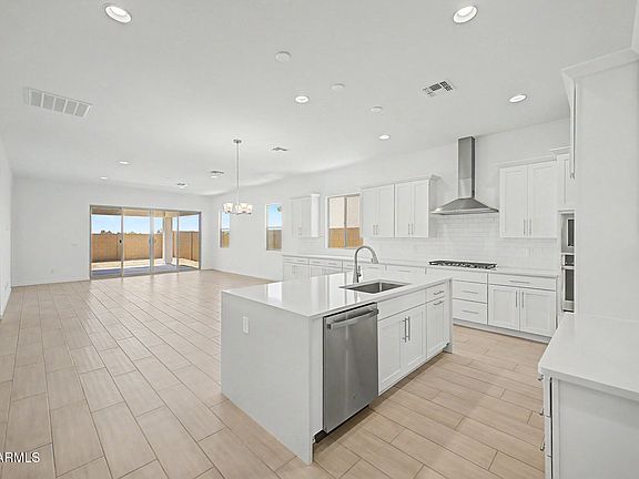 3rd image of 18535 W LAURIE Lane