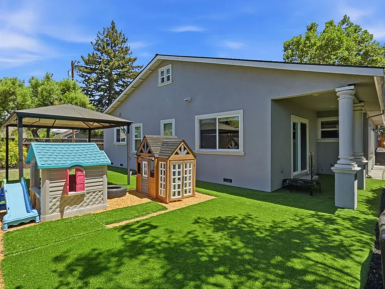 599 Borregas Ave — Photo 32