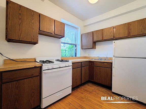 5th image of 434 W Belden Ave APT 8