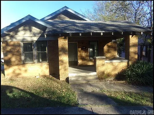 1024 Park Dr Photo 1
