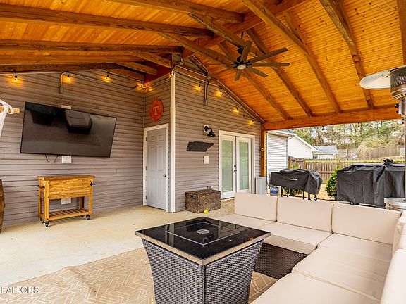 4th image of 7519 Peony Dr
