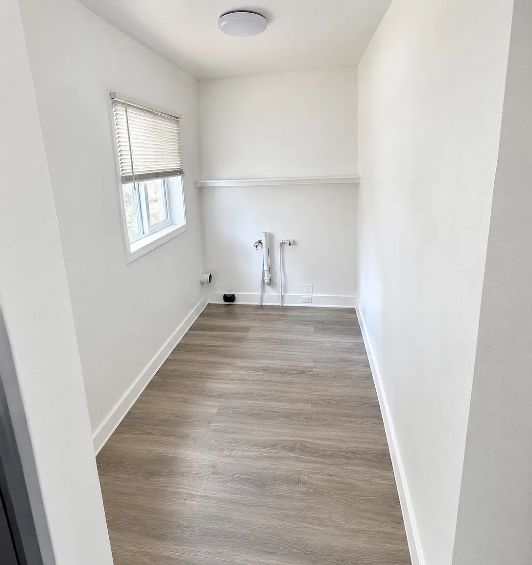 Fully Renovated 1/1 — Photo 2