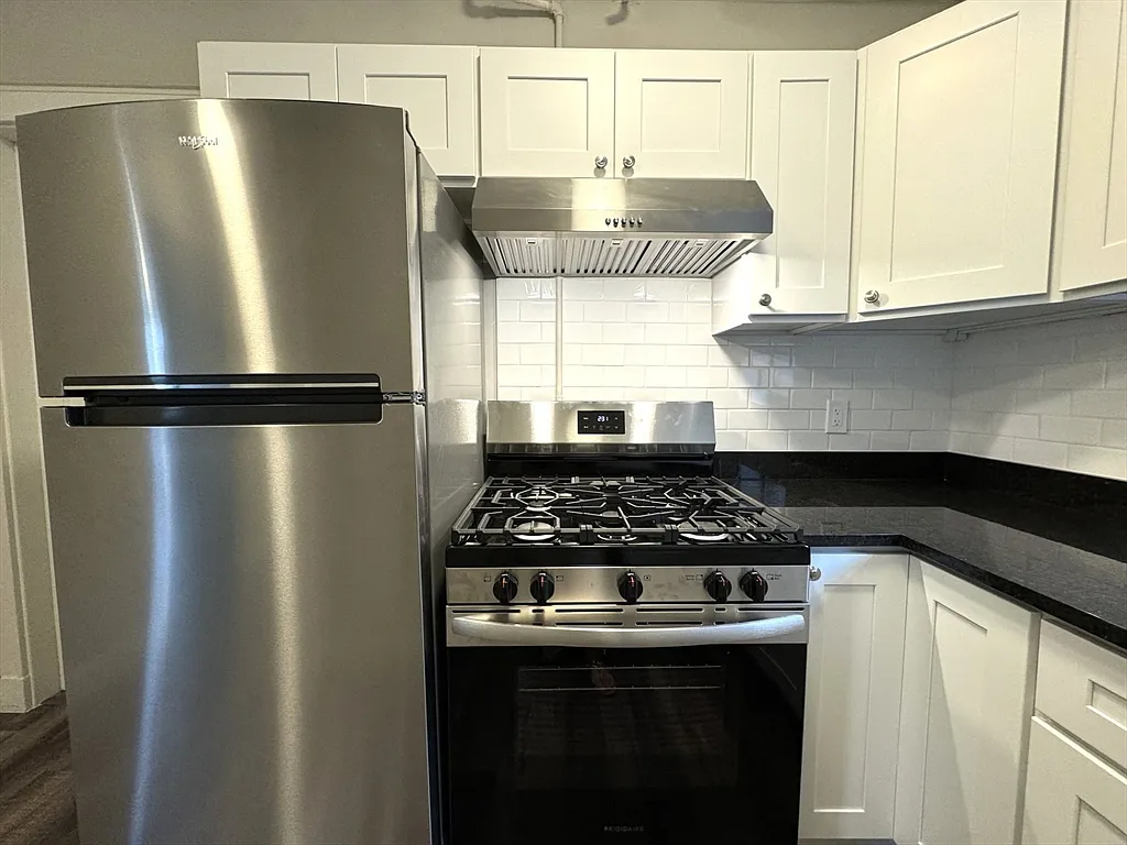 Studio, 1.0 bath, 500 sqft, $1,900 — Photo 2