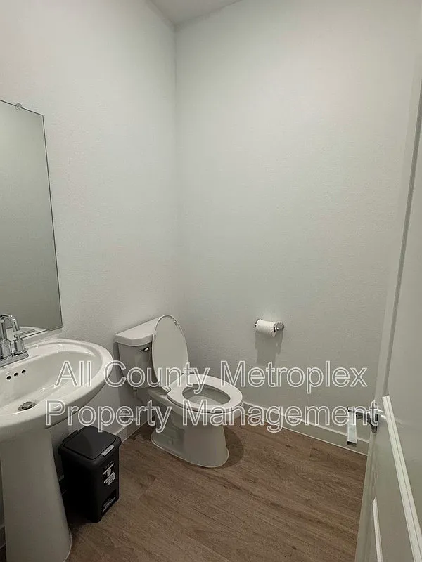 4 bed, 3.5 bath, 3549 sqft, $2,800 — Photo 3