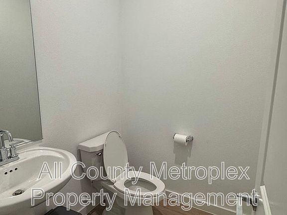 3rd image of 229 Invermore Dr