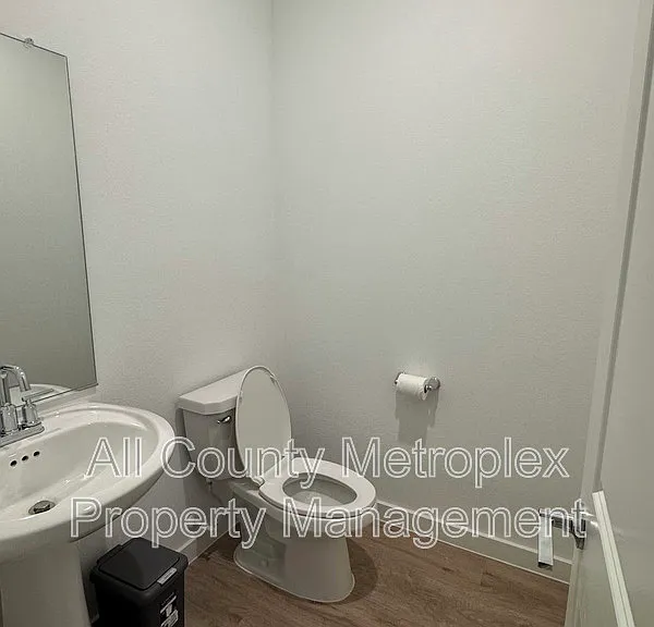 229 Invermore Dr — Photo 3