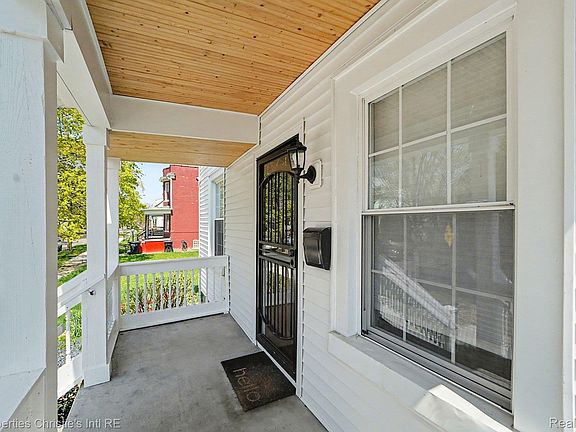 3rd image of 2144 Fischer St