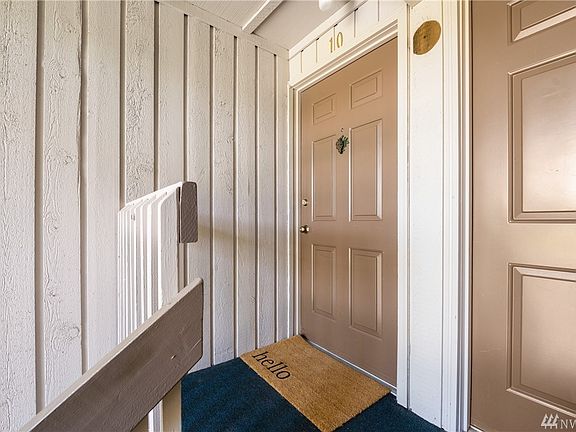 Top floor end unit.