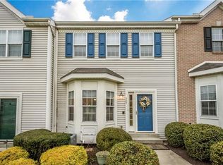 909 Royal Ct, Canonsburg, PA 15317