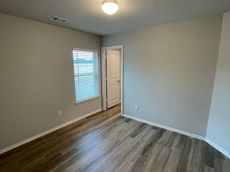 731 Long Cedar Dr — Photo 10