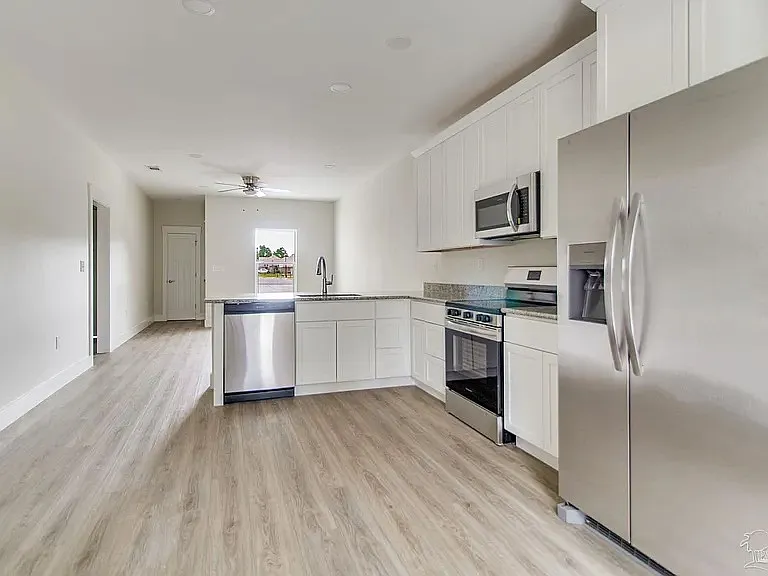 1002 W Hernandez St #A — Photo 3