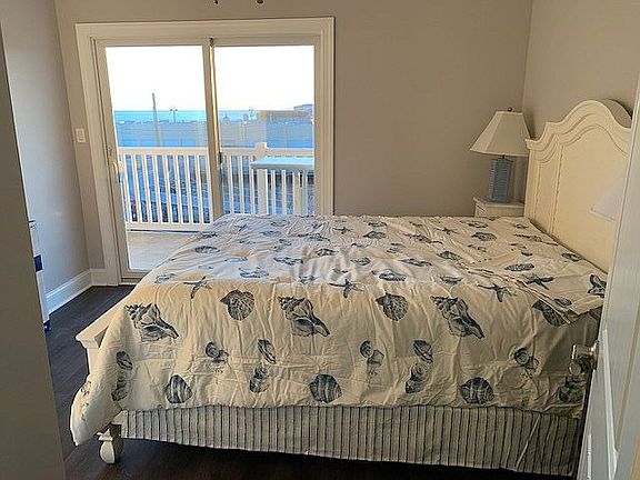 4th image of 871 7th St #41