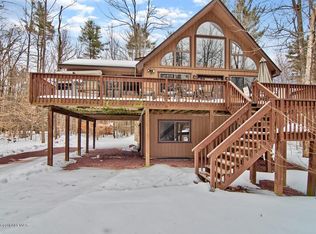 2367 Overlook Ln, Pocono Pines, PA