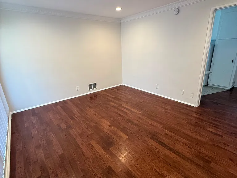 656 S Cochran Ave #8 — Photo 1