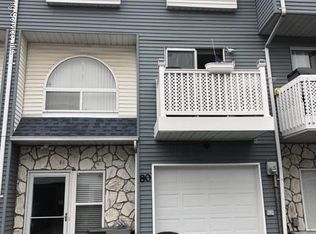 80 Country Dr S, Staten Island, NY 10314