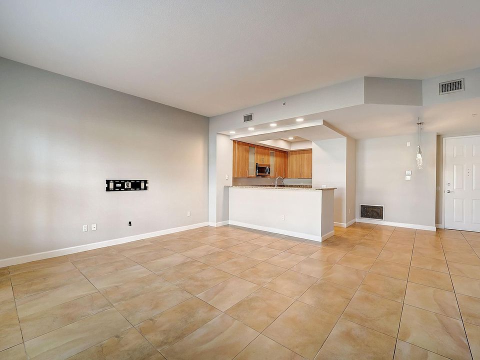 1st image of 2617 NE 14th Avenue #112