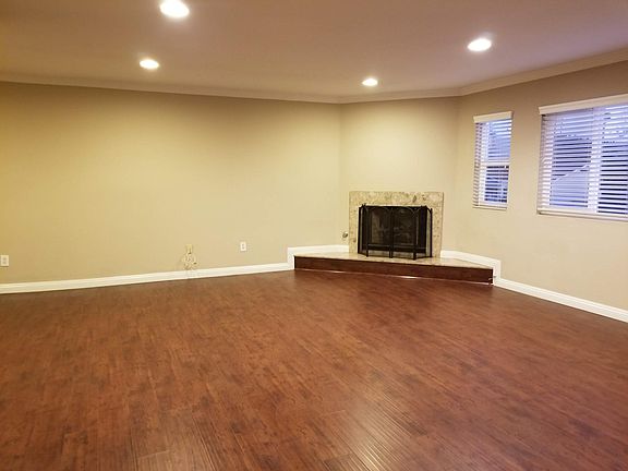 3rd image of 543 Burchett St