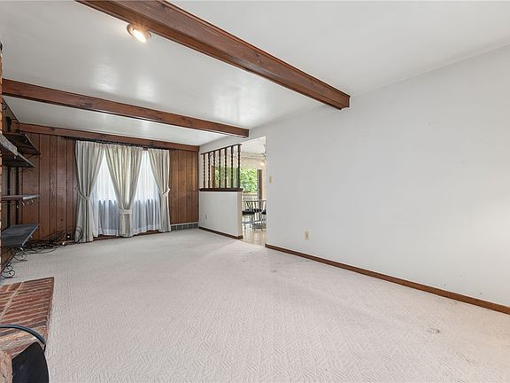 4th image of 261 Shasta Dr