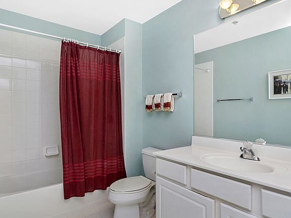 5th image of 2640 Summit Dr Unit 106