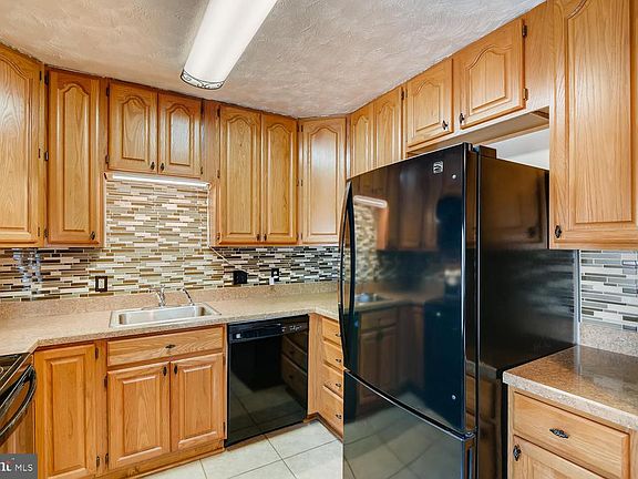 4th image of 112 S Meadow Dr