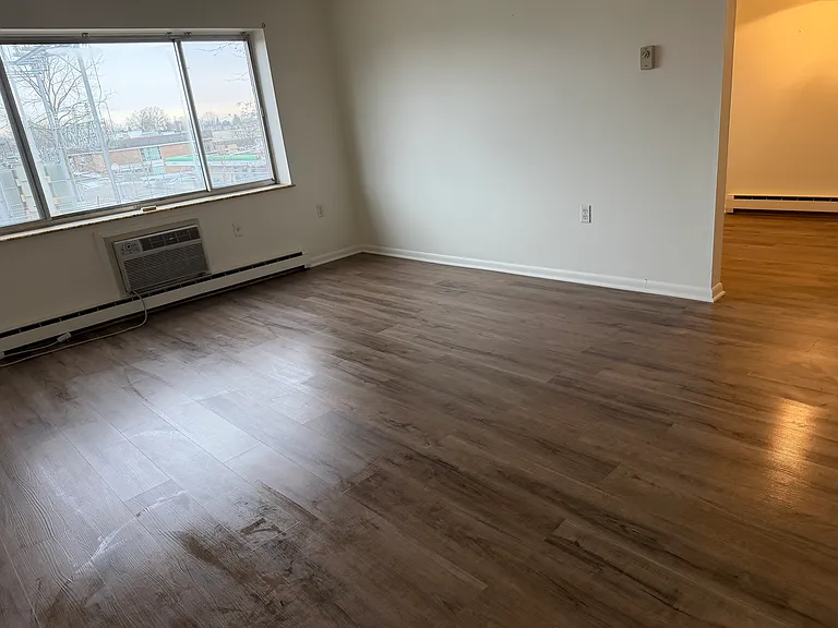 553 Amvale Ave NE #4 — Photo 7