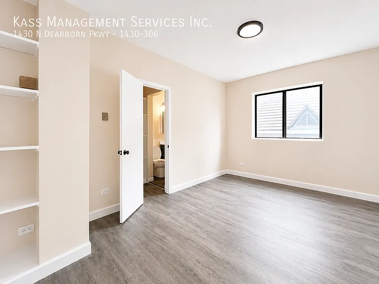 1430 N Dearborn Pkwy — Photo 83