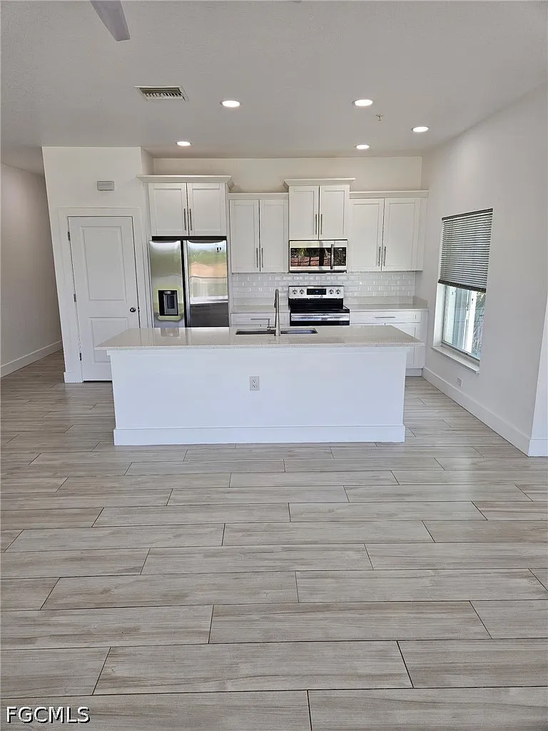 3 bed, 2.0 bath, 1550 sqft, $1,995 — Photo 3