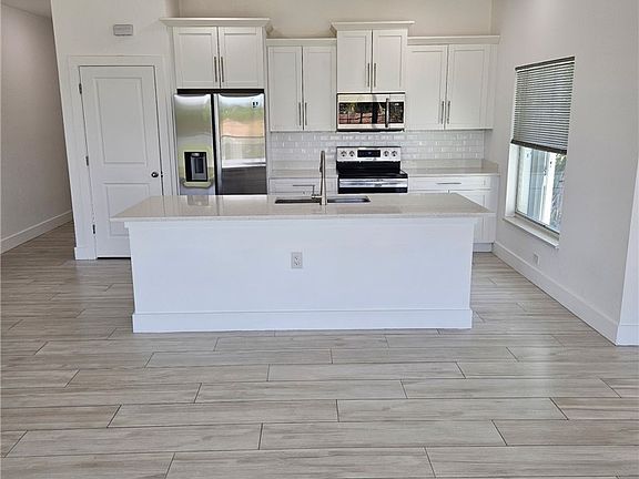 3rd image of 4425 SW Santa Barbara Pl #203