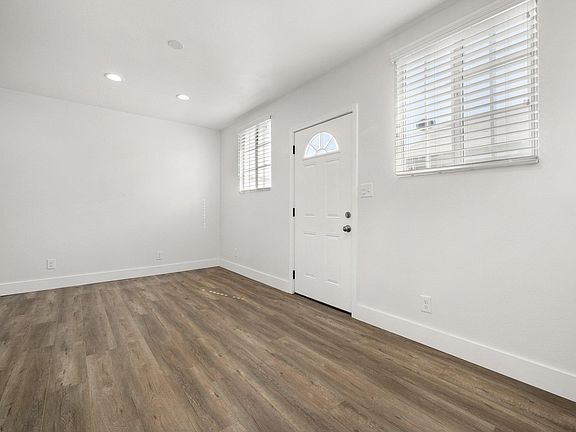 3rd image of 464 Margaret Ave Back 466