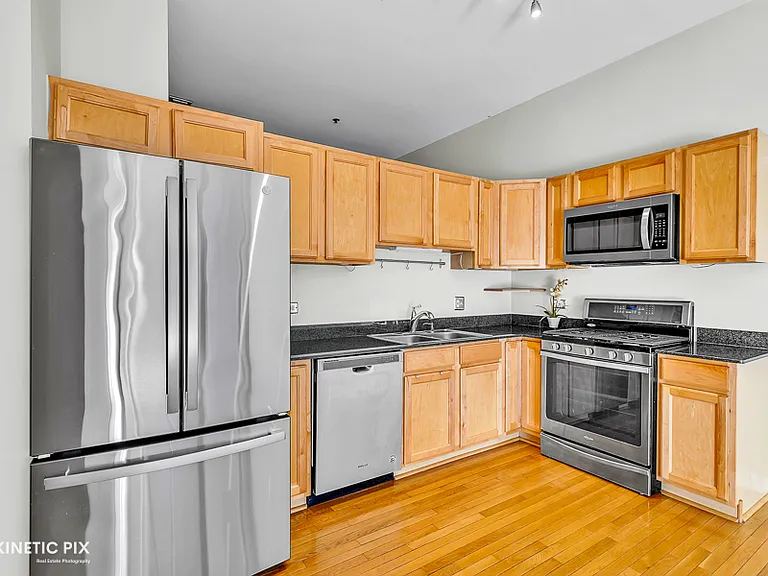 1 S Leavitt St #209 — Photo 10