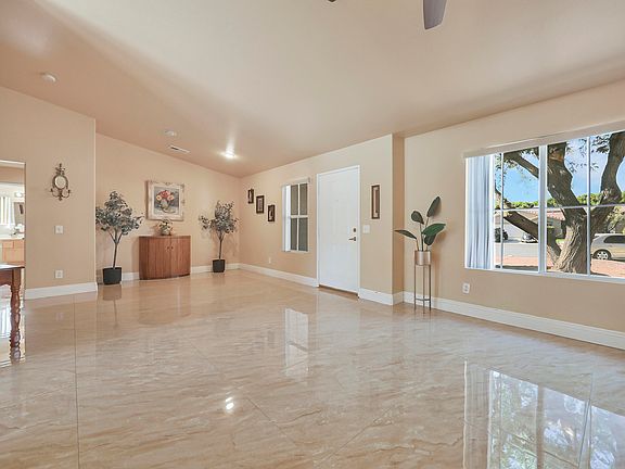3rd image of 45930 Las Colinas
