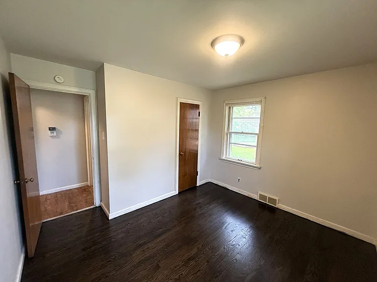 9221 Waldorf Dr — Photo 10