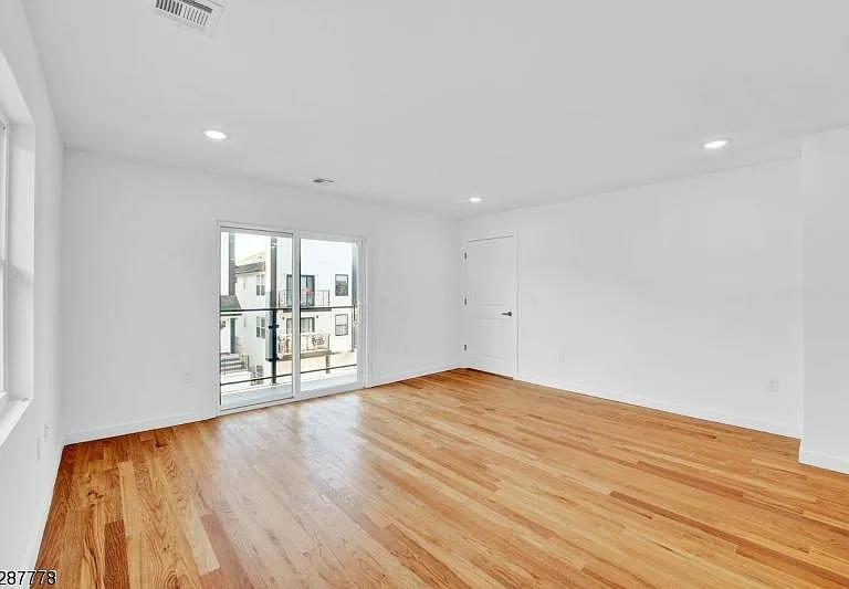 757 Seaport Dr #1 — Photo 2