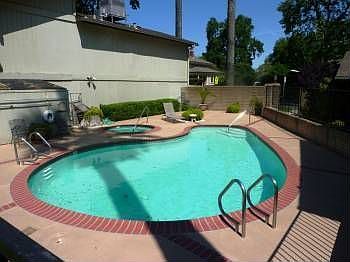 2nd image of 608 College St APT 10