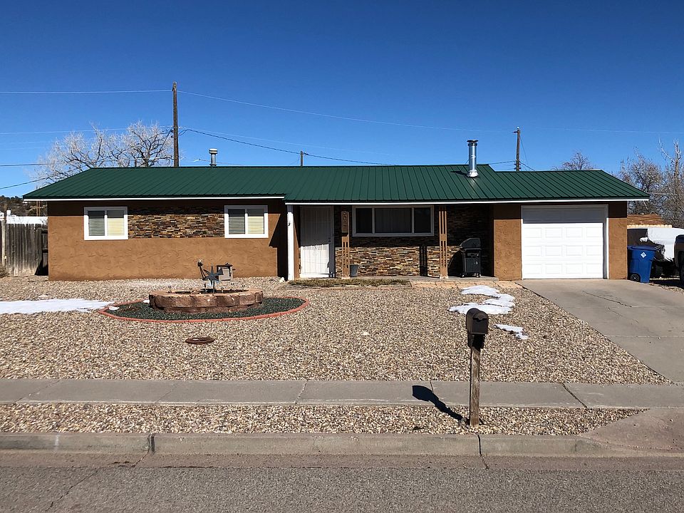1st image of 302 Meadow Ln