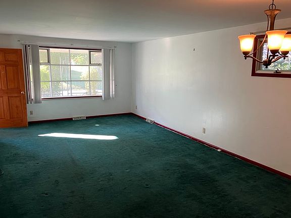 4th image of 85 Hawthorne Ave #1