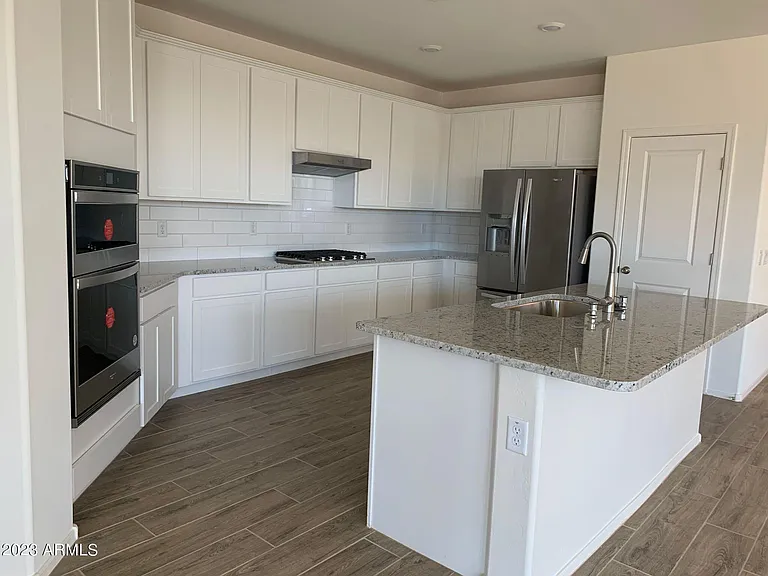 2340 W Sunland Ave — Photo 7