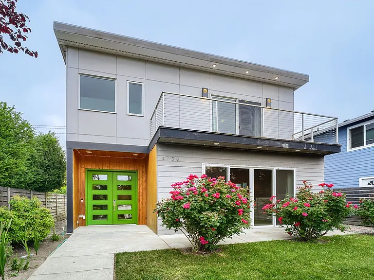 4736 25th Ave SW — Photo 1
