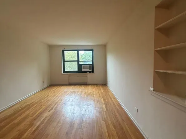 21110 73 Avenue #4G, Bayside, NY 11364
