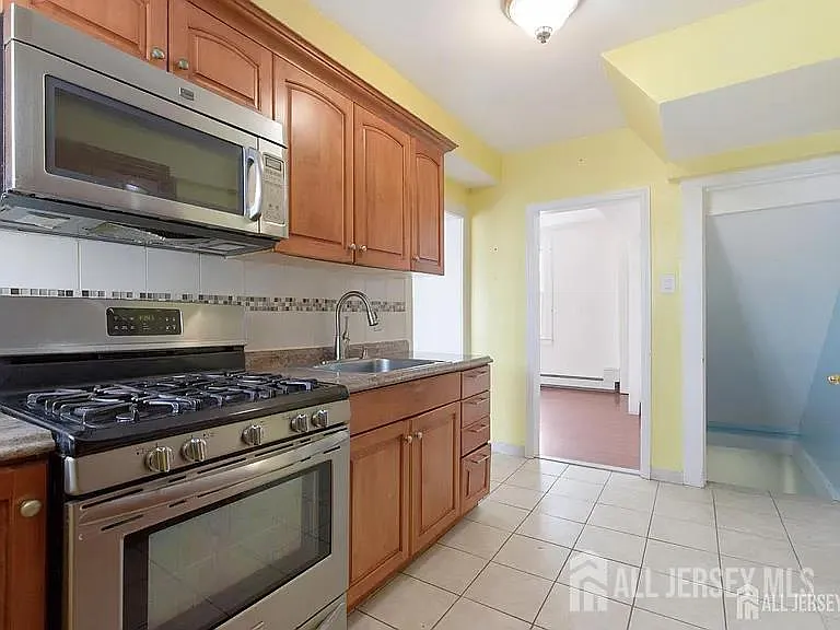 25 Langley Pl — Photo 4