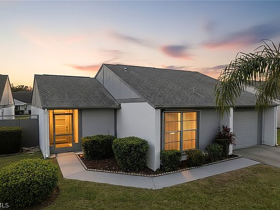 3rd image of 9777 Oakcrest Ct