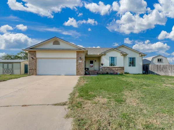 103 Brookview Ct, Hutchinson, KS 67501