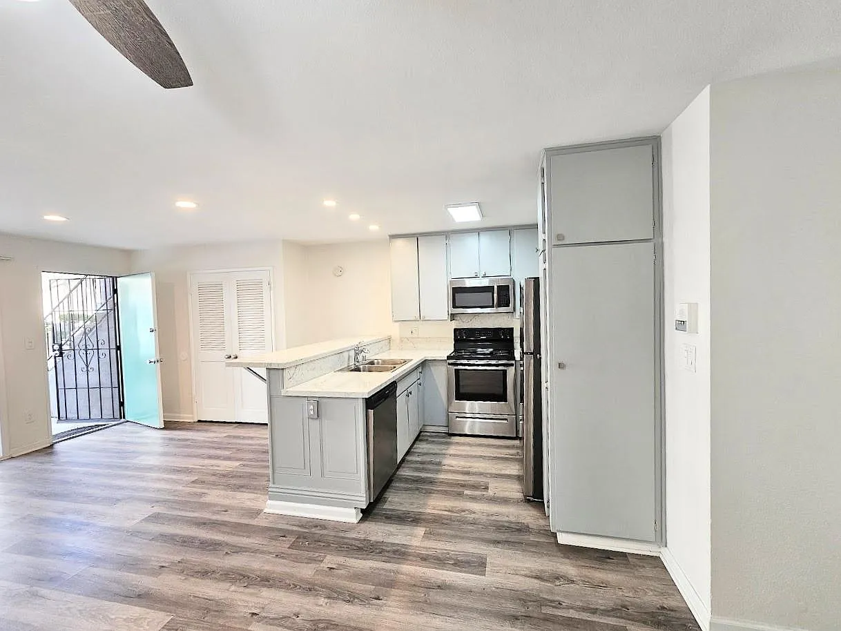 1 bed, 728 sqft, $2,395 — Photo 3