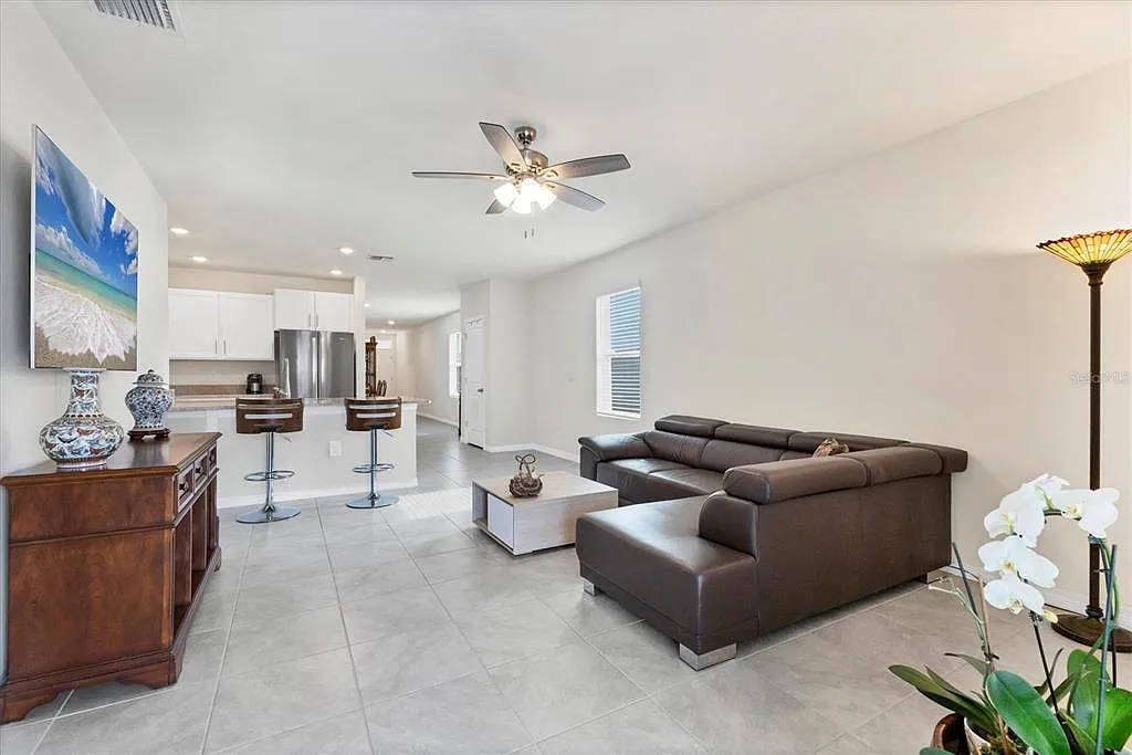 3 bed, 2.0 bath, 1561 sqft, $2,700 — Photo 4