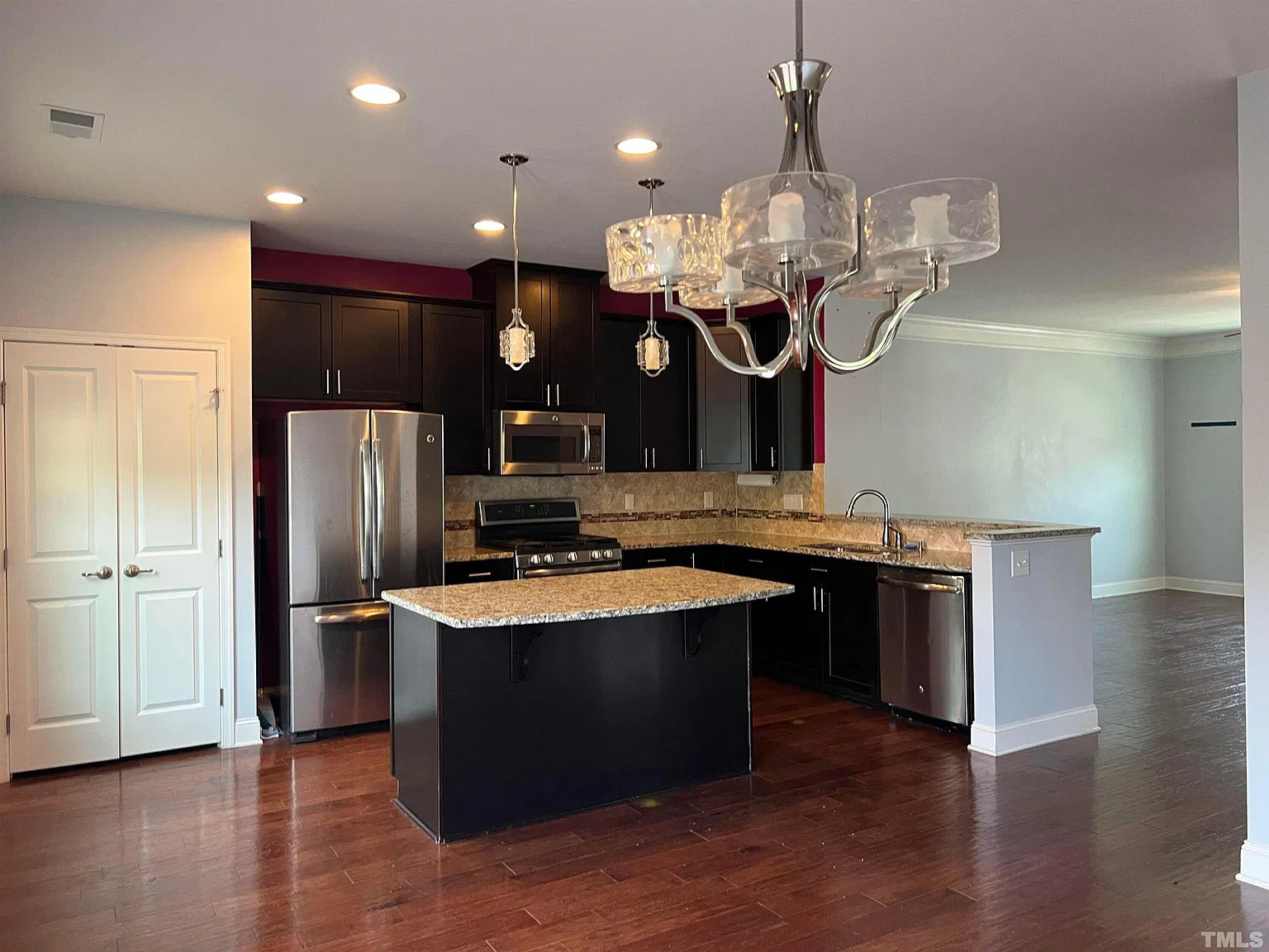 3 bed, 3.5 bath, 2141 sqft, $1,950 — Photo 3