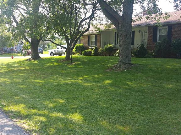 4th image of 404 Center Dr