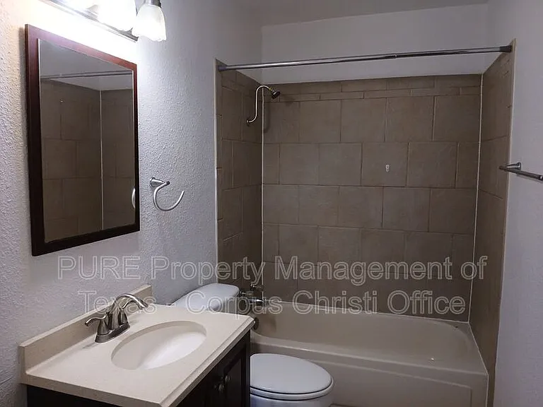 901 Furman Ave #F — Photo 8