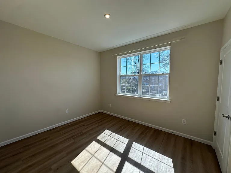 88 Louis St — Photo 5